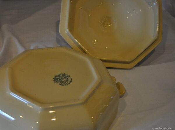 Fransk terrin med låg