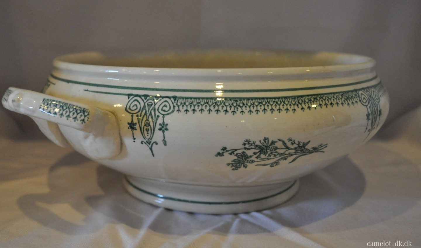 Gammel fransk terrin uden låg