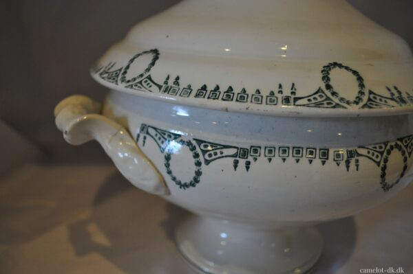 Fransk terrin med låg