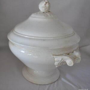 Fransk terrin med låg