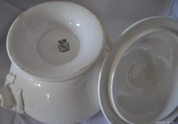 Fransk terrin med låg